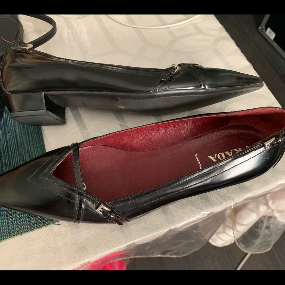 Prada pump Black never worn